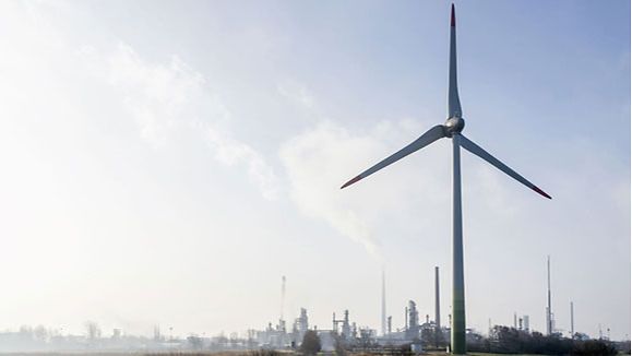 A wind turbine on the approach to the Heide Refinery. 