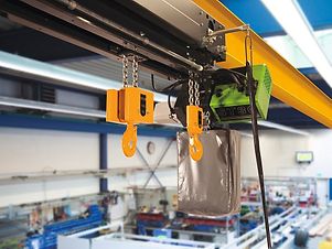 Dual chain hoist