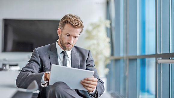 Businessman looking on a Tablet ©GettyImages/Daniel Ingold