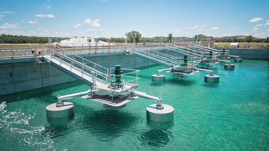 Befuellung von Wasser in einen Behandlungstank fuer Hydrotestung